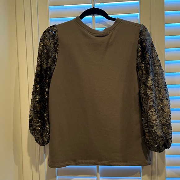 Puff sleeve top. Grey sweatshirt material with embellished sleeves. Gold details - Picture 2 of 2